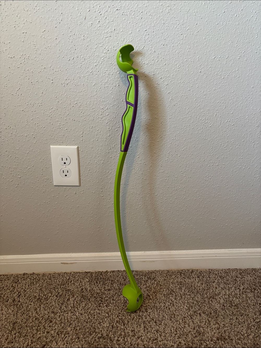 Tennis ball thrower for dogs